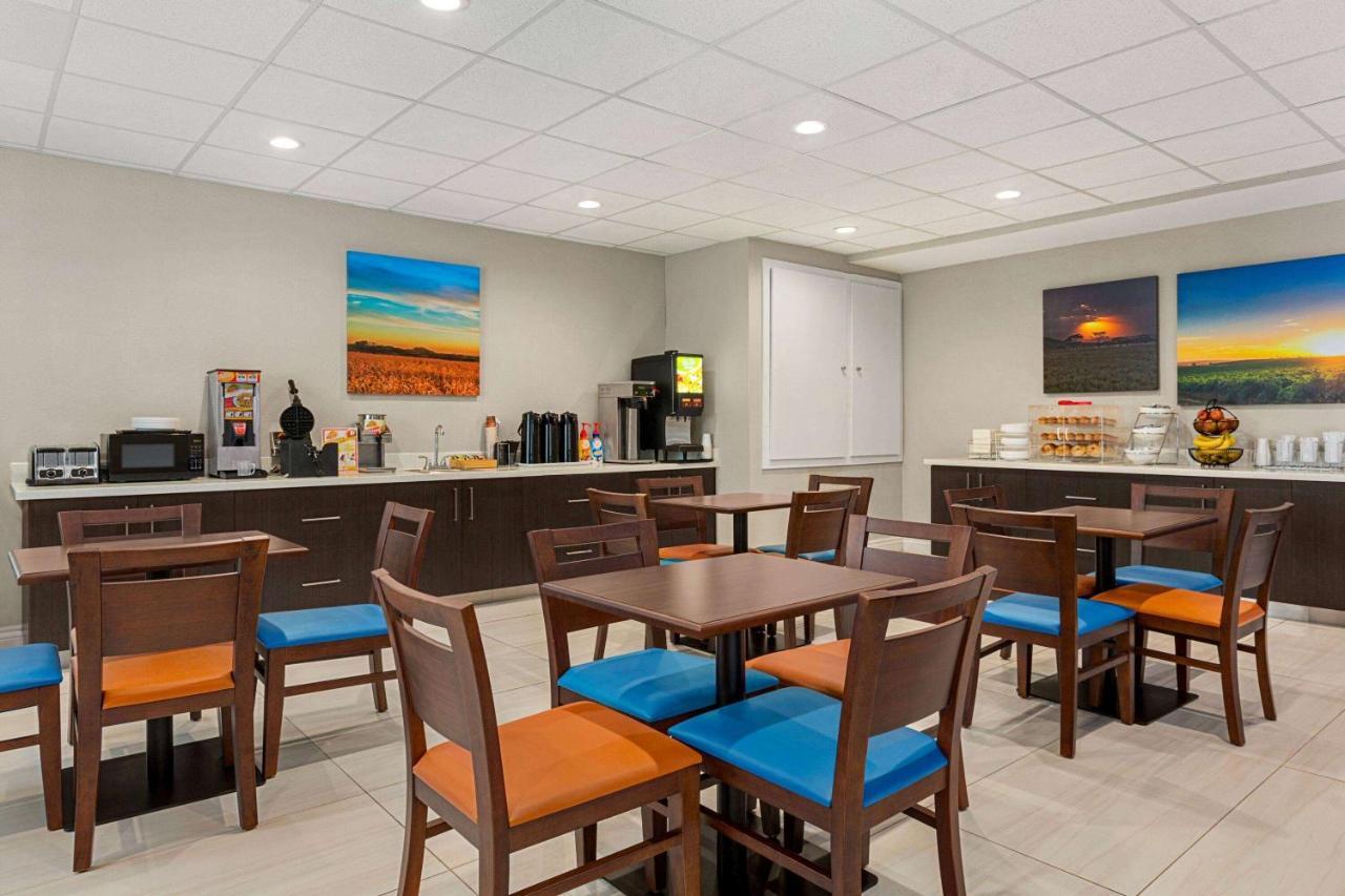 Days Inn & Suites By Wyndham Greater ทอมบอล ภายนอก รูปภาพ