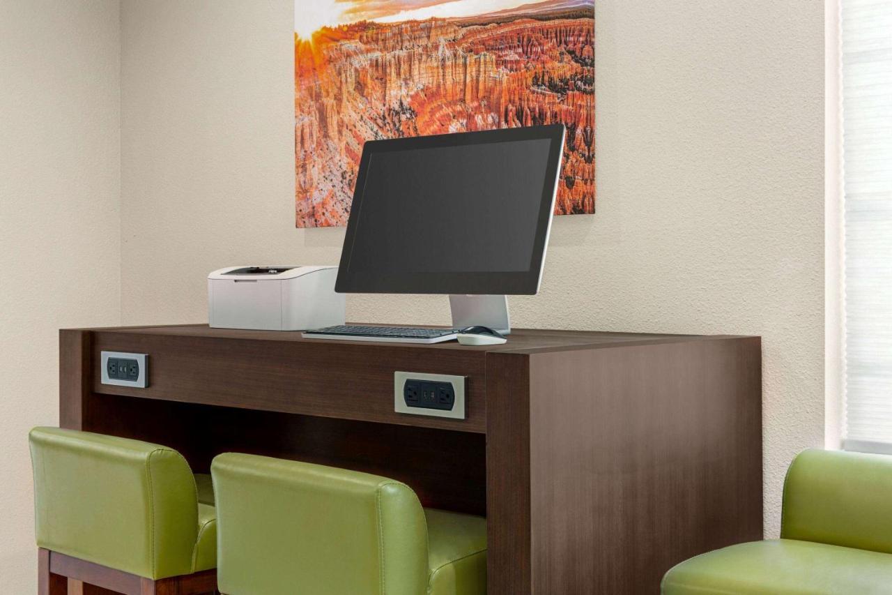 Days Inn & Suites By Wyndham Greater ทอมบอล ภายนอก รูปภาพ