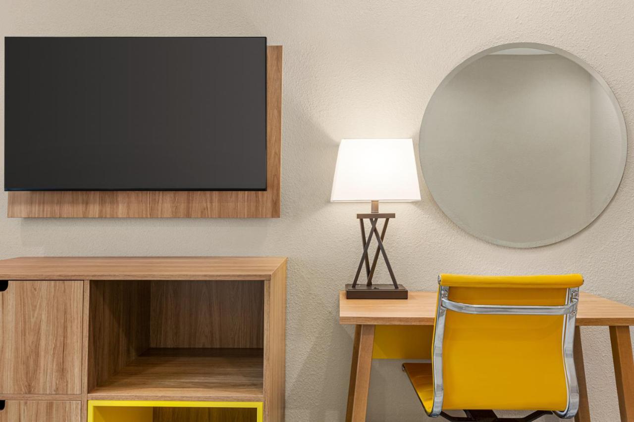 Days Inn & Suites By Wyndham Greater ทอมบอล ภายนอก รูปภาพ