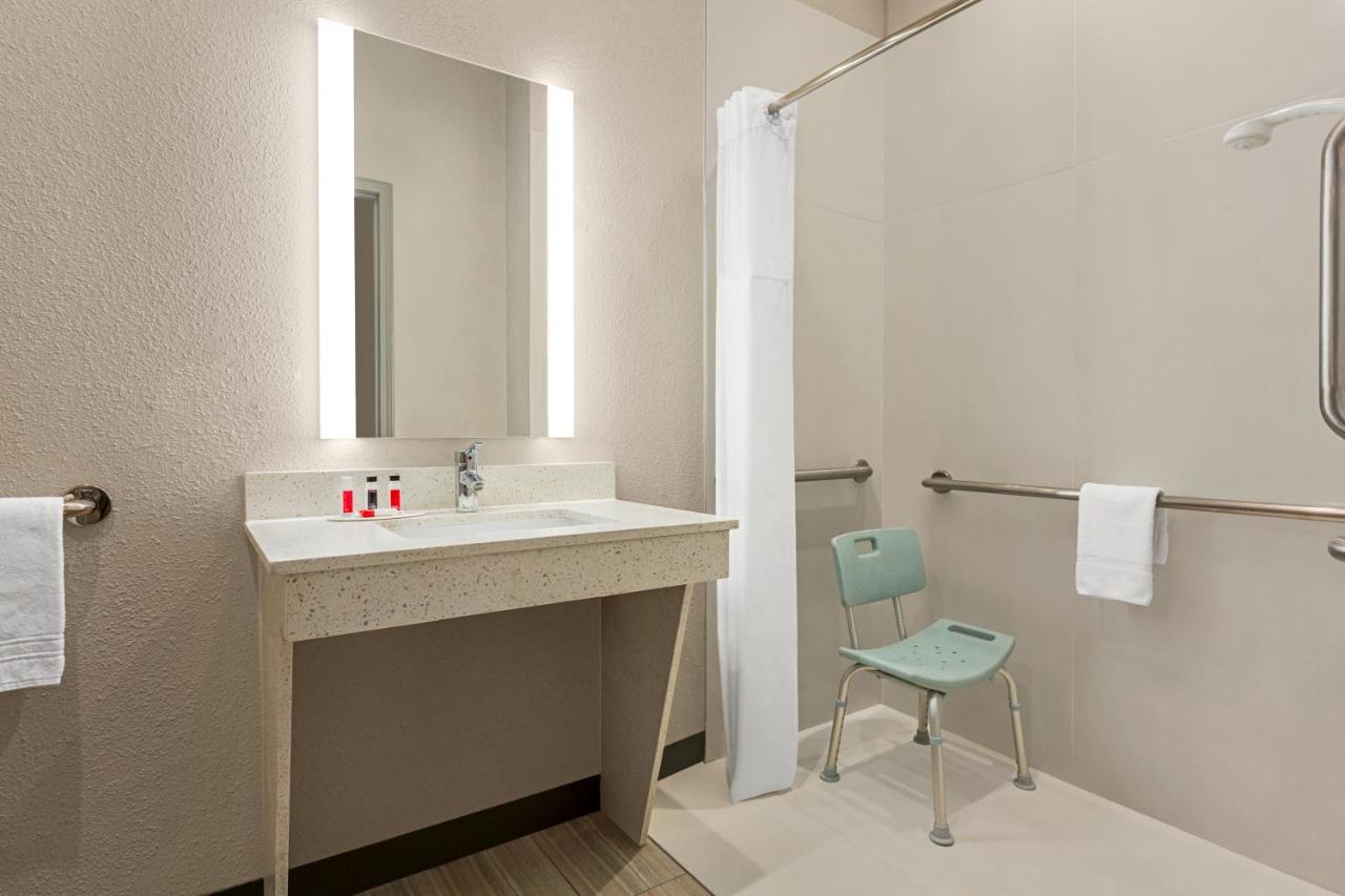 Days Inn & Suites By Wyndham Greater ทอมบอล ภายนอก รูปภาพ
