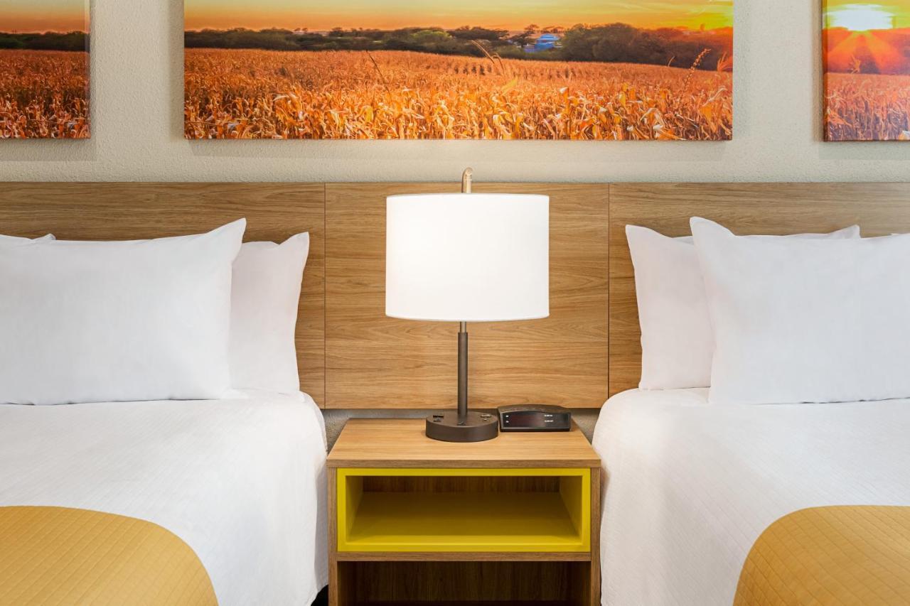 Days Inn & Suites By Wyndham Greater ทอมบอล ภายนอก รูปภาพ