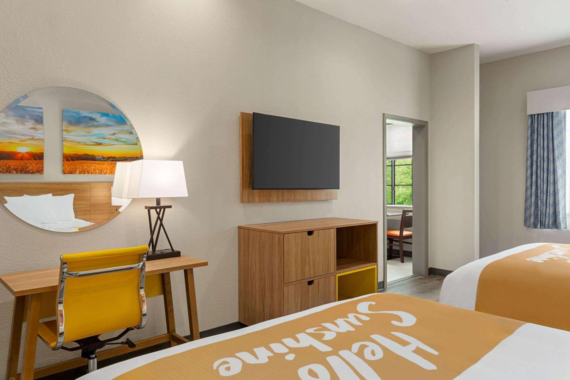 Days Inn & Suites By Wyndham Greater ทอมบอล ภายนอก รูปภาพ