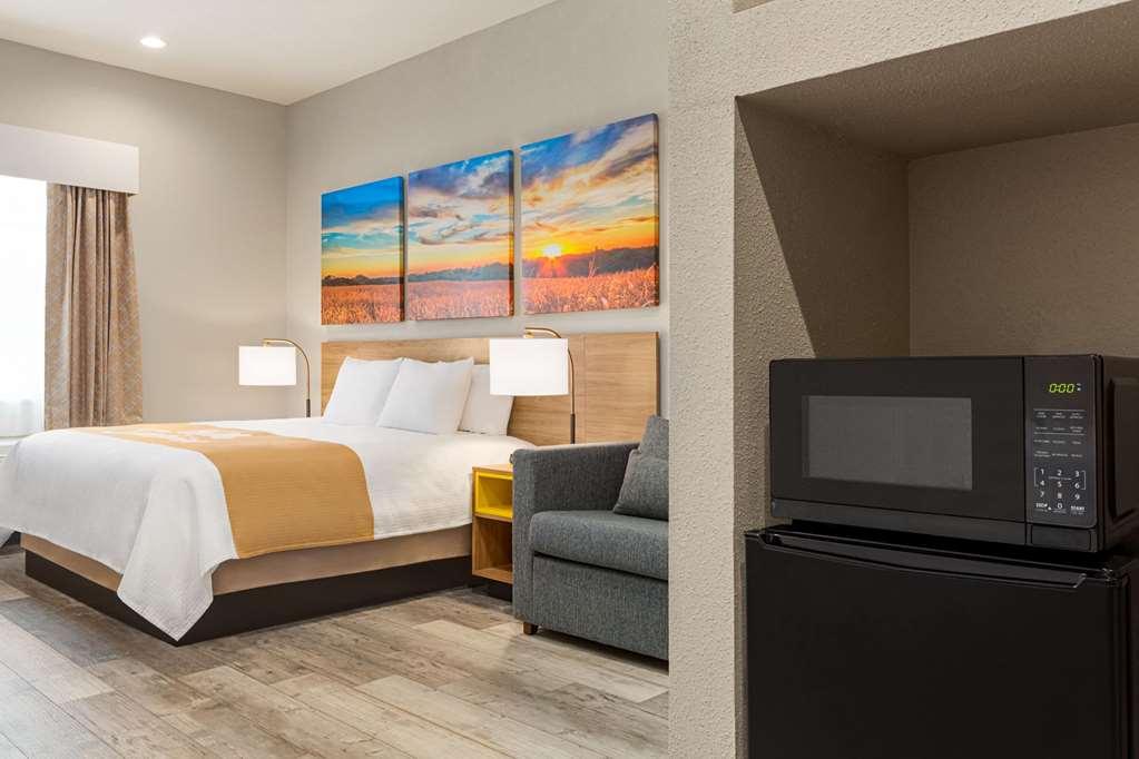 Days Inn & Suites By Wyndham Greater ทอมบอล ห้อง รูปภาพ