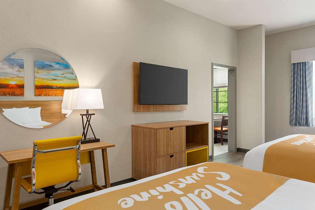Days Inn & Suites By Wyndham Greater ทอมบอล ห้อง รูปภาพ